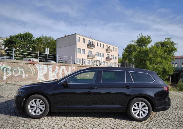 Volkswagen Passat cena 73900 przebieg: 221000, rok produkcji 2020 z Gubin małe 596